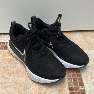 NIKE women’s React Infinity Run Flyknit sneakers